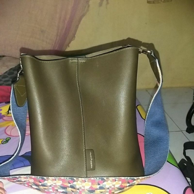 Tas bucket hush pupies original