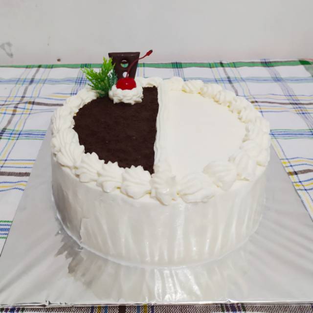 

KUE ULANG TAHUN / SWEET DARK VANILLA CAKE