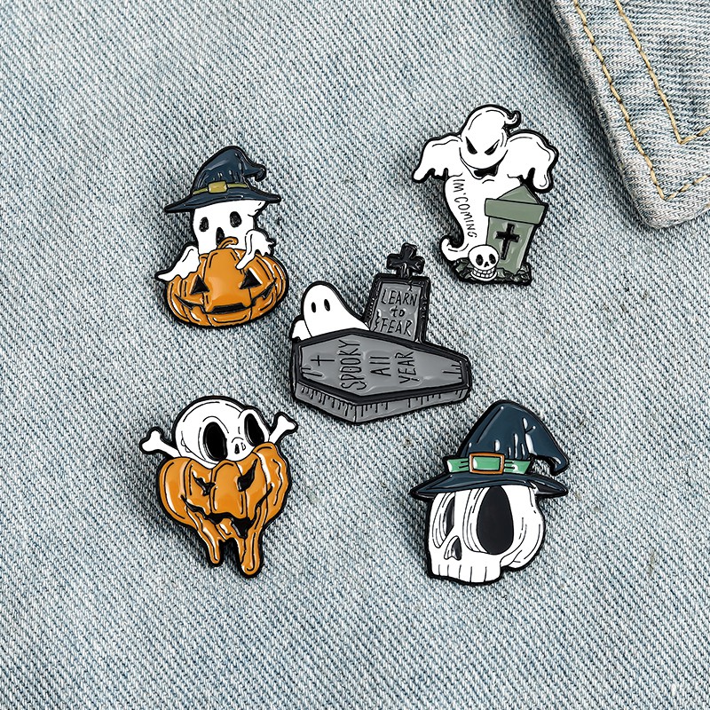 Bros Pin Enamel Desain Tengkorak Labu Hantu Peti Mati Halloween Gaya Gothic Untuk Hadiah Teman