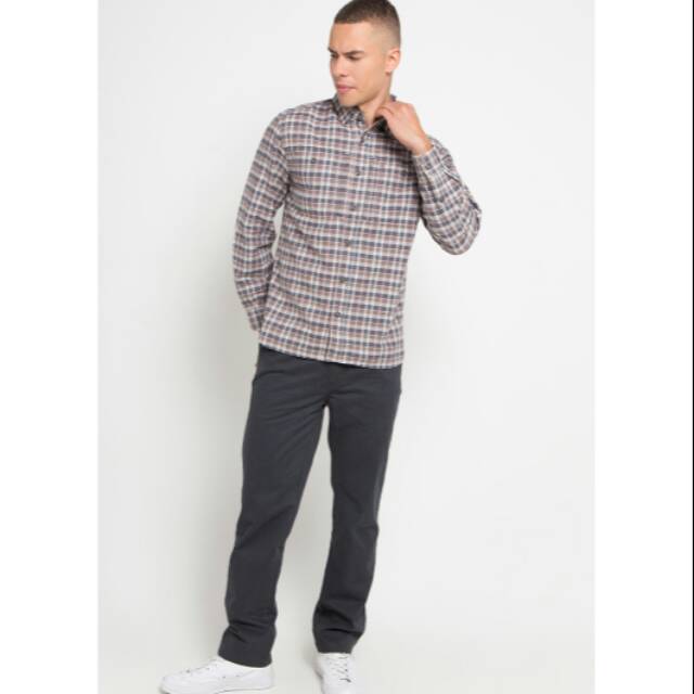 Mgee kemeja districC006