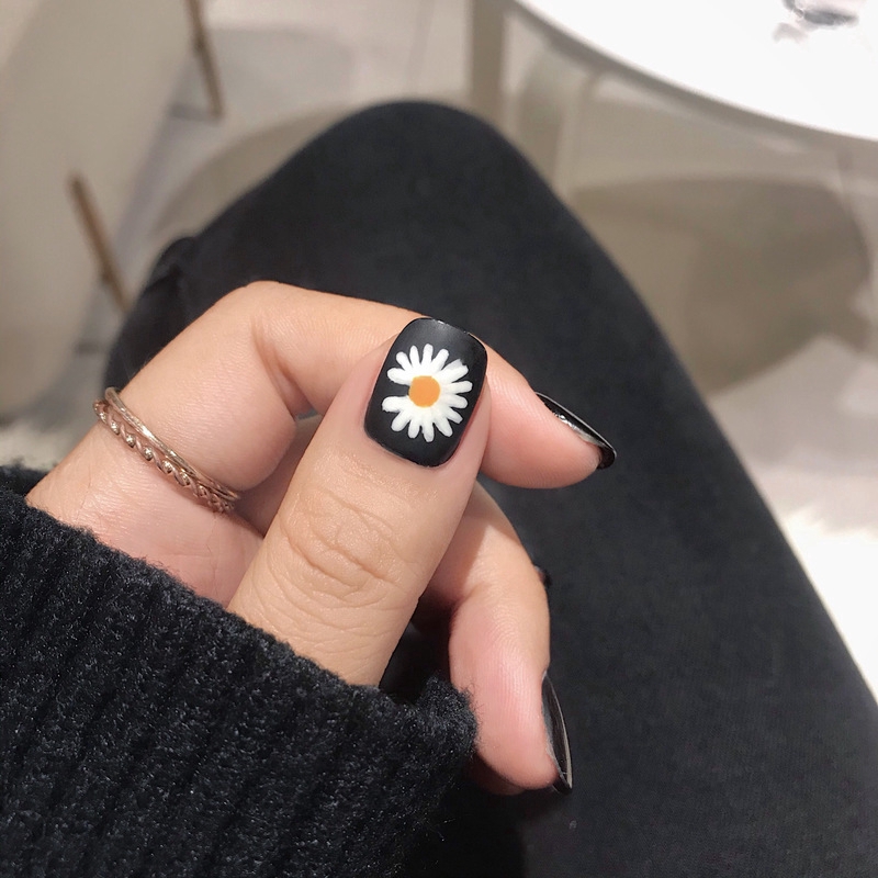 Stiker Kuku Motif Bunga Daisy Warna Hitam Gaya Korea Untuk Nail Art