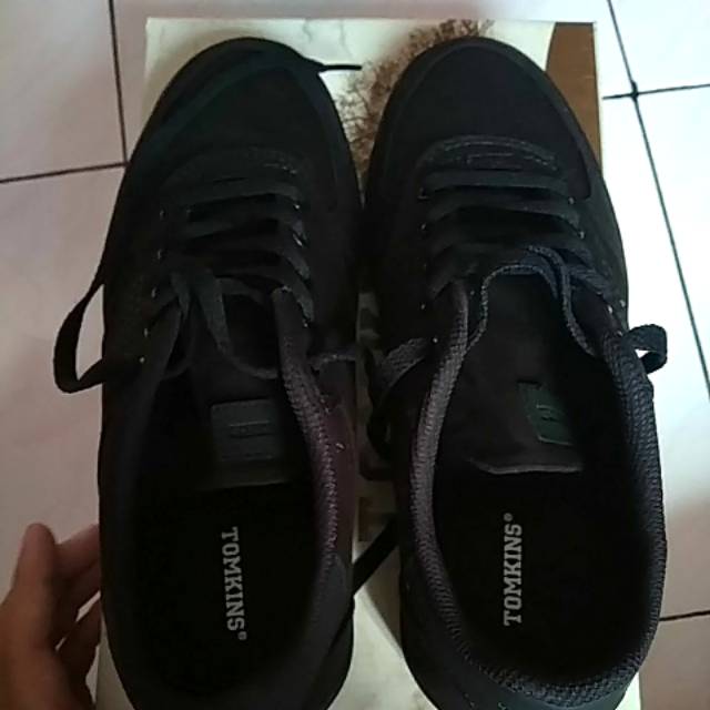 TOMKINS GRINGO HITAM