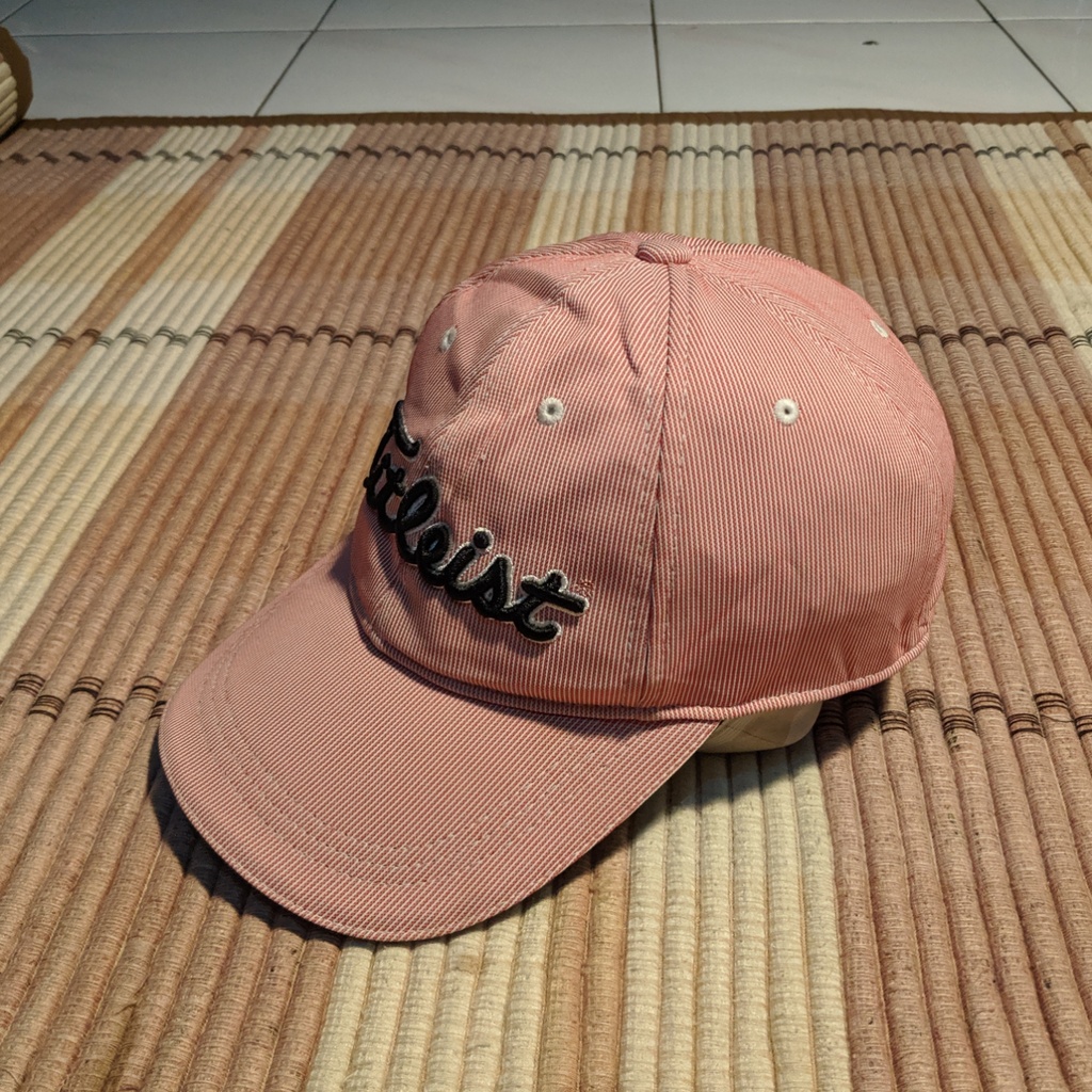 Topi Golf TITLEIST GOLF TOUR Trainer Cap Pink Original Second Preloved