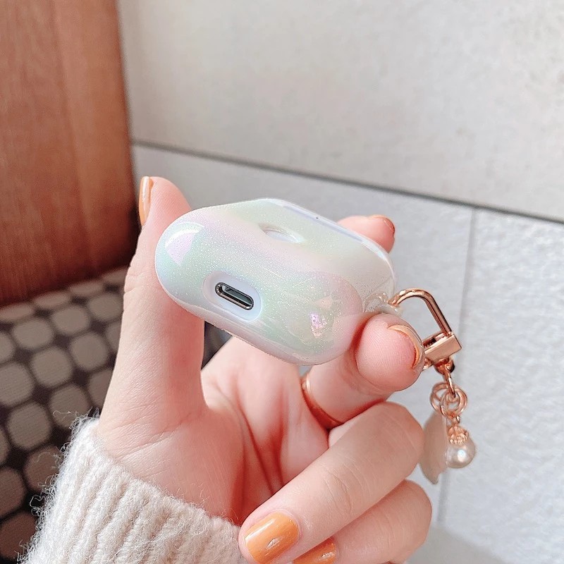 hard Case Airpods 1 / 2 Pro 3rd Dengan Gantungan Kunci + Mutiara Imitasi