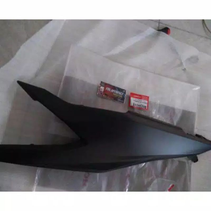 cover bodi body kempolan kiri beat street K1A Ori hitam dof 83600K1AN00MGB original
