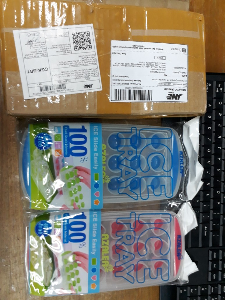 Azalea Ice Tray Round