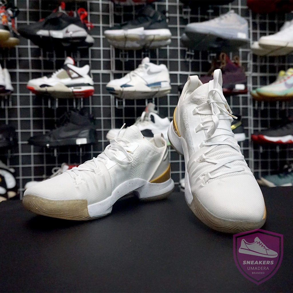 Sepatu Pria UA Curry 5 libraryelectronicstore_