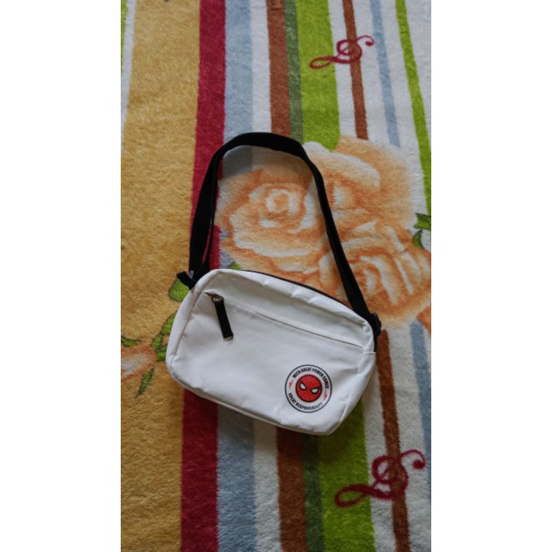 MINISO Marvel Tas Selempang Wanita Pria Sling Bag Tas Bahu Cewek Cowok Zipper