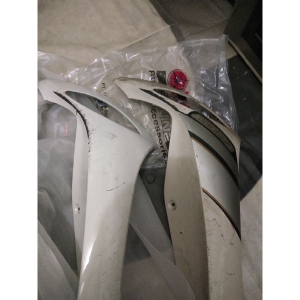 Cover body Sayap depan kanan Fino 125