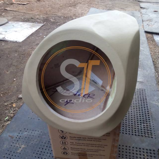 Box sudut subwoofer 12" fortuner
