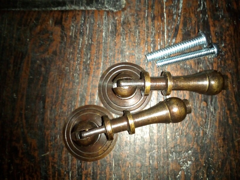 Tarikan Laci Antik Motif Godo