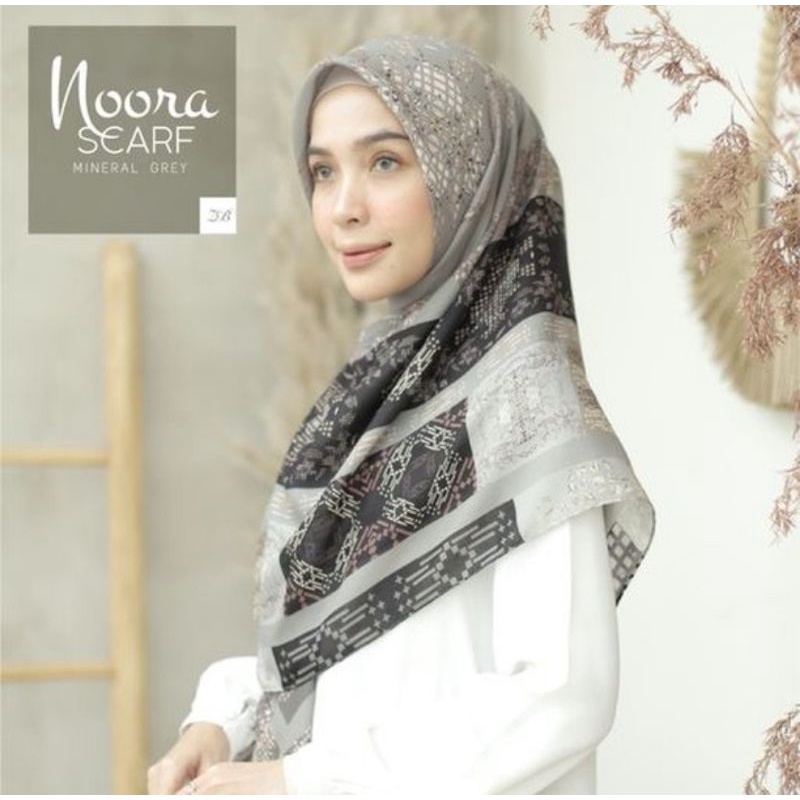 Noora scarf by HLZB