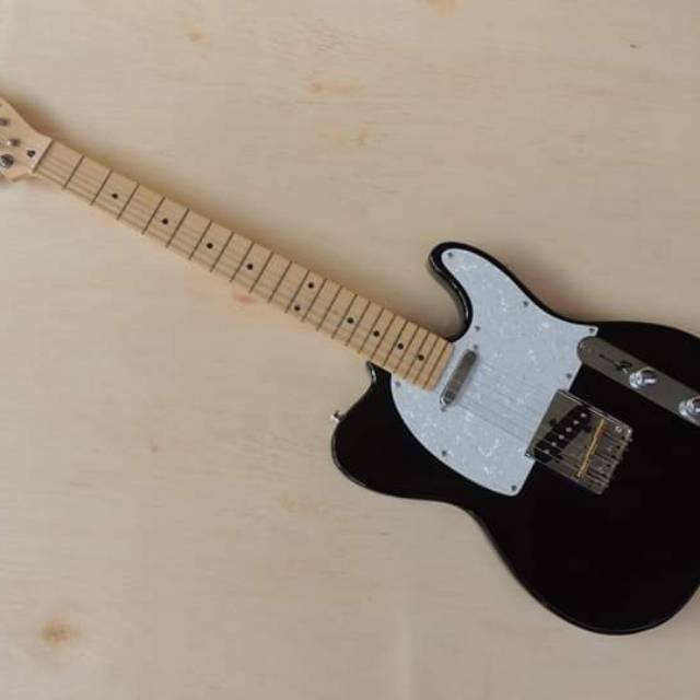 GITAR ELEKTRIK FENDER TELECASTER