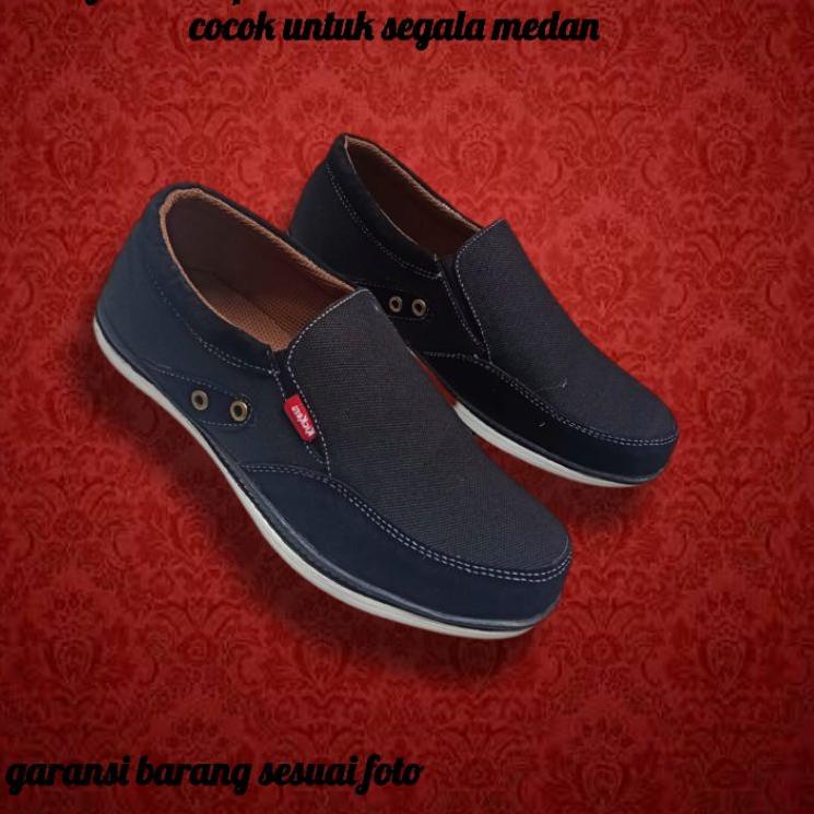 Harga Spesial.. Kickers /sepatu Kickers / sepatu pria / slop pria / sepatu sandal pria
