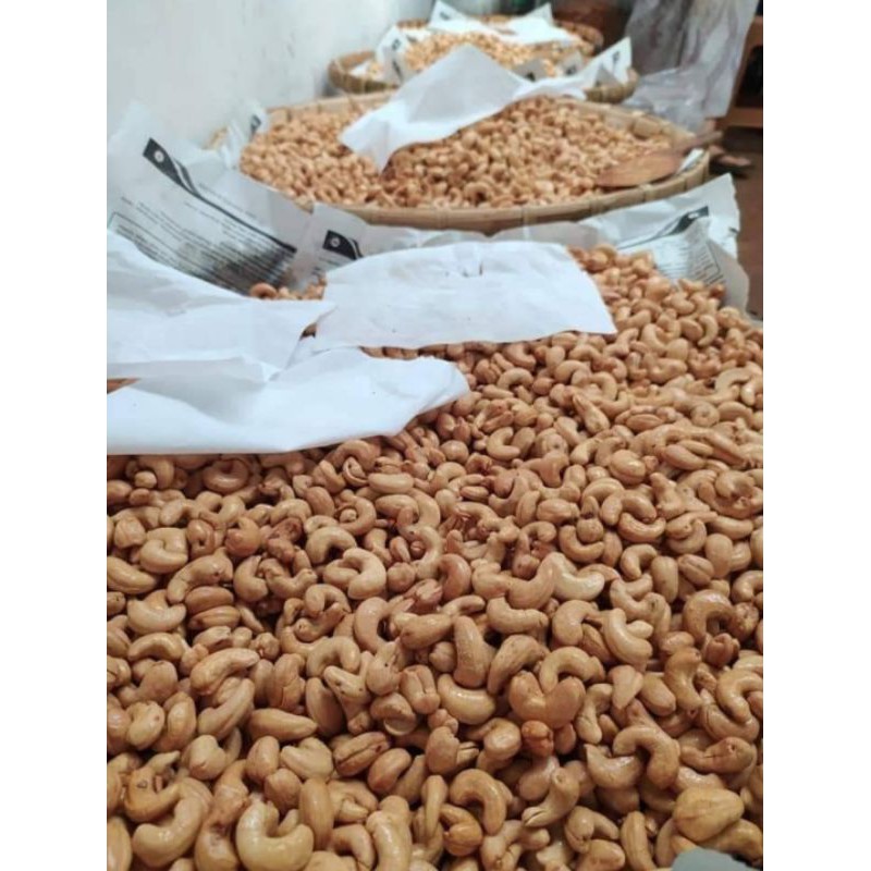 

kacang mente utuh / kacang mete mentah atau mateng wonogiri gurih