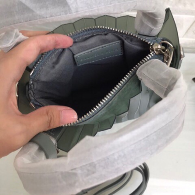 (PRELOVED) Jelly bag by Charles&Keith (Cuma dipakai 2x dari baru) - Counter Price Rp. 899.000