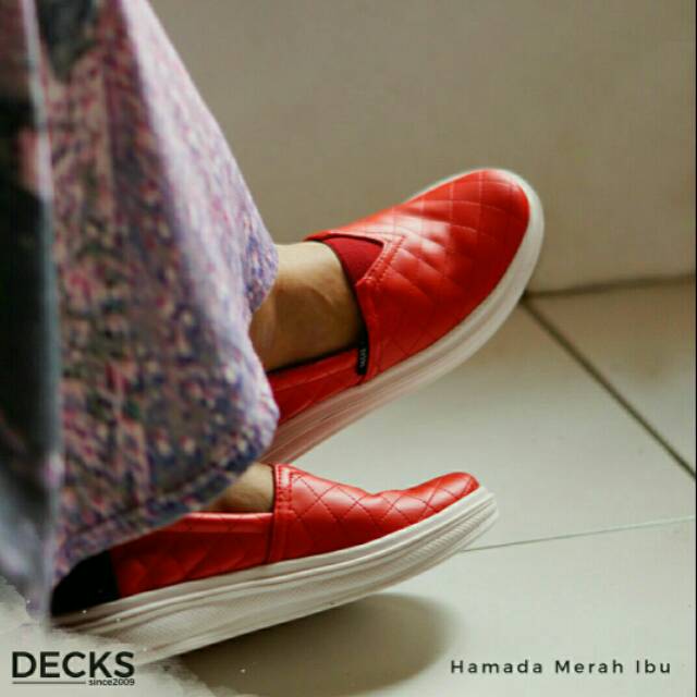 Sepatu Decks Ibu Hamada Merah Sepatu Wanita Dewasa Sepatu Casual