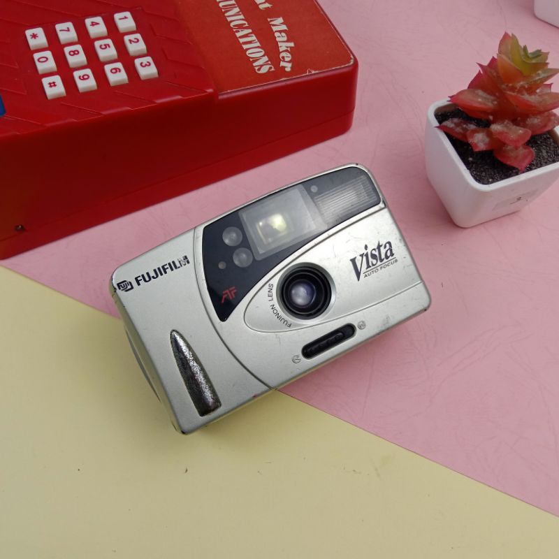 Kamera analog vintage retro jadul untuk pajangan, hiasan dinding, dan dekorasi-Vista