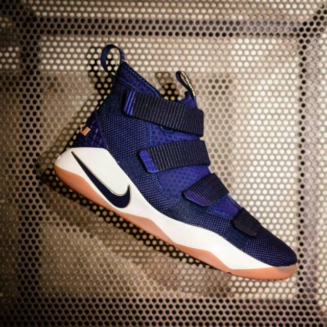 Nike Lebron 11 Soldier. Navy Gum