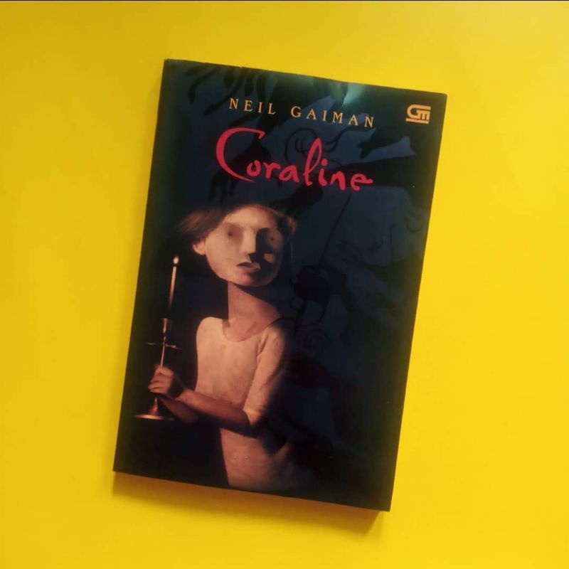 Novel Coraline - Neil Gaiman