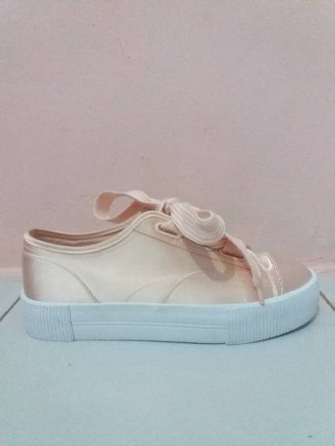 platform sneakers with bow