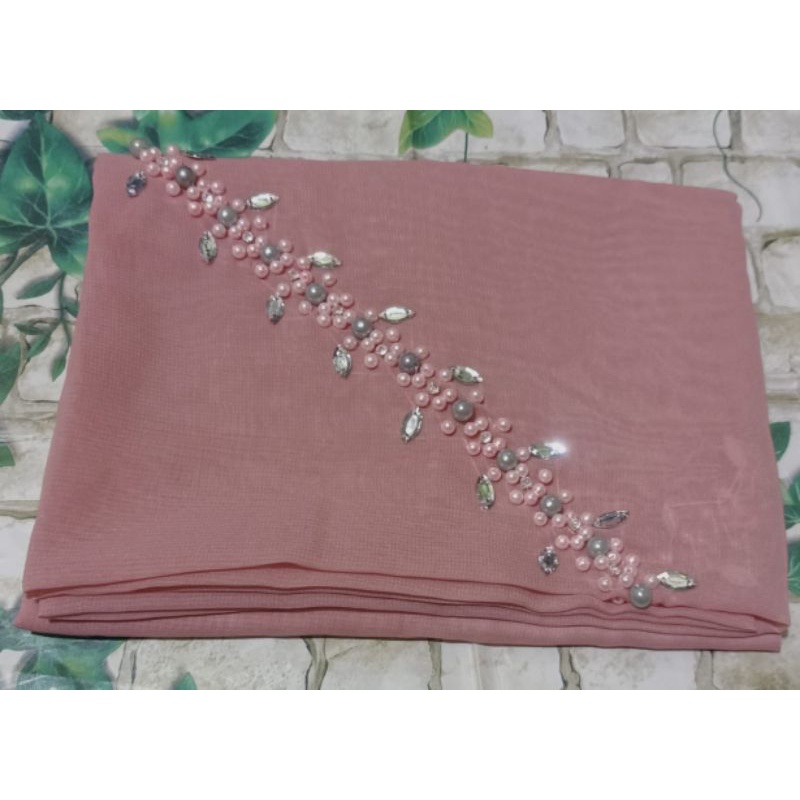 SEGIEMPAT PAYET BANDO BELLA/HIJAB BANDO MUTIARA/KERUDUNG PAYET BELLA SQUERE-Nude pink