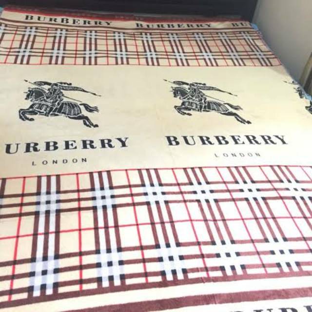 Selimut Bulu Halus motif Burberry London