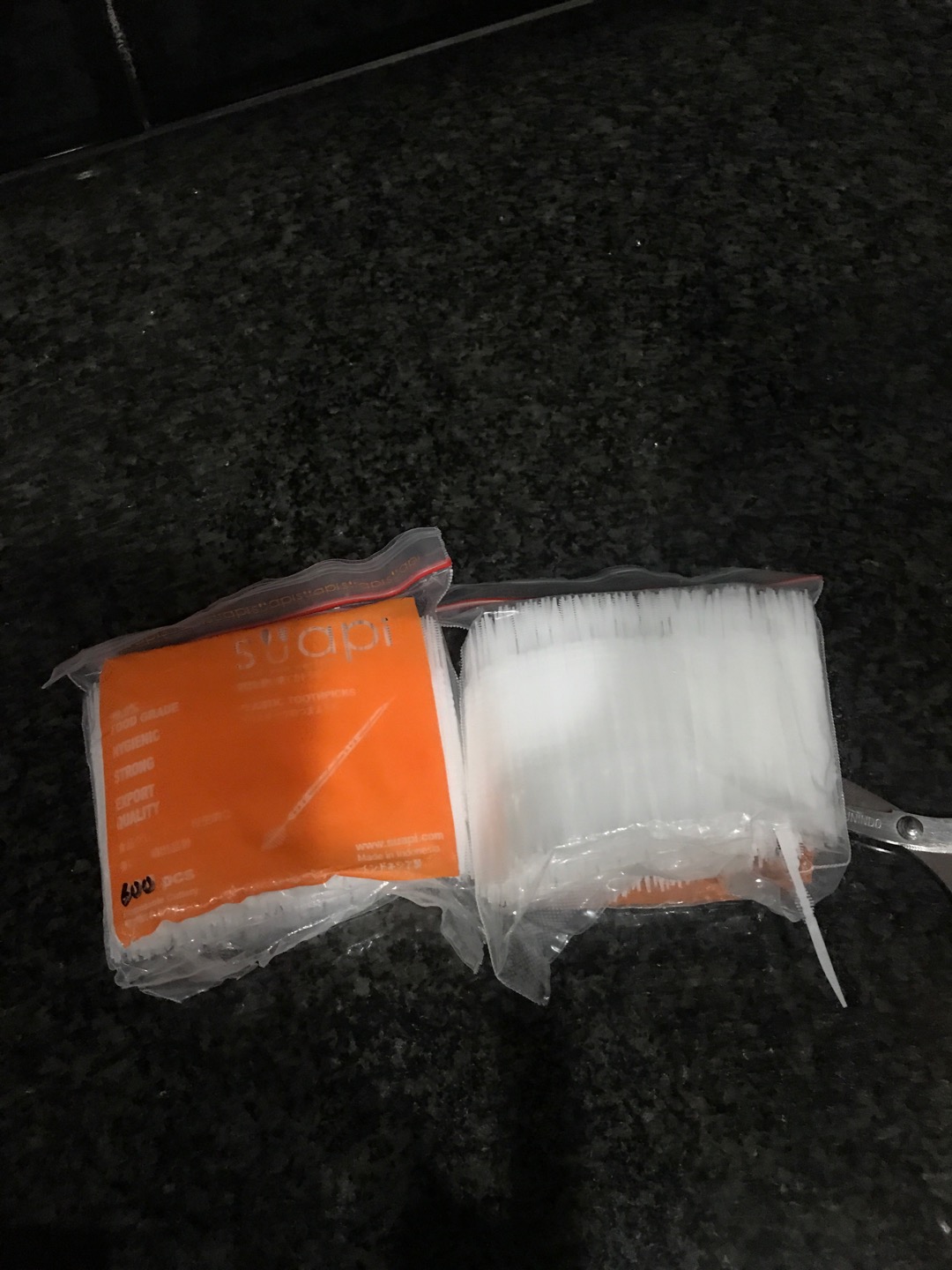 Tusuk Gigi Plastik Suapi Isi 600 Pcs/biji