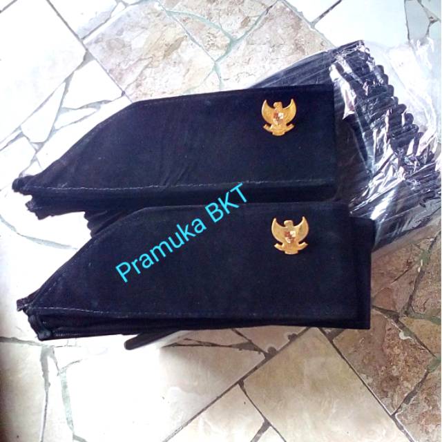 Peci paskibraka untuk Putri plus pin Garuda 2.5cm