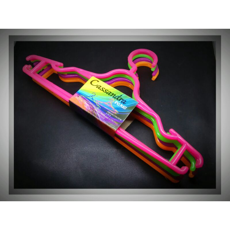 Hanger plastik warna candy anti pudar [6 biji]