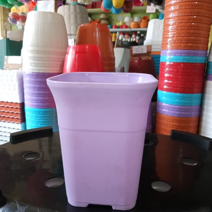 Unik Pot Bunga Tinggi Segi NKT 8, warna ungu Berkualitas