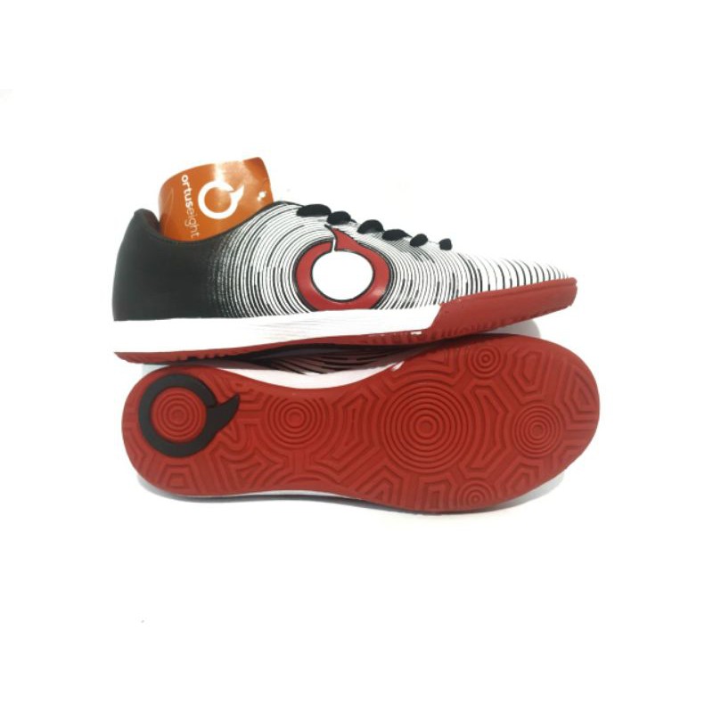 Brand's Ortus sepatu futsal spesial edition