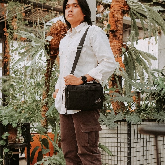 Tas Selempang Pria Waterproof Muat Tab 11 Inch Original - Hesper Mokamula