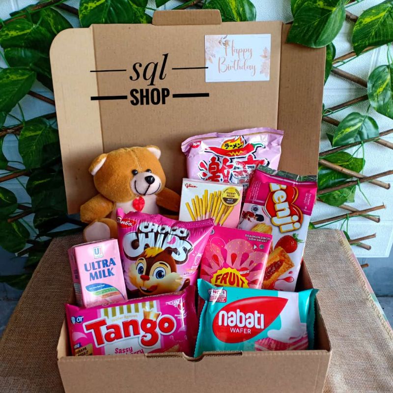 

Hampers box snack boneka size besar | Kado buat ayang/bestie