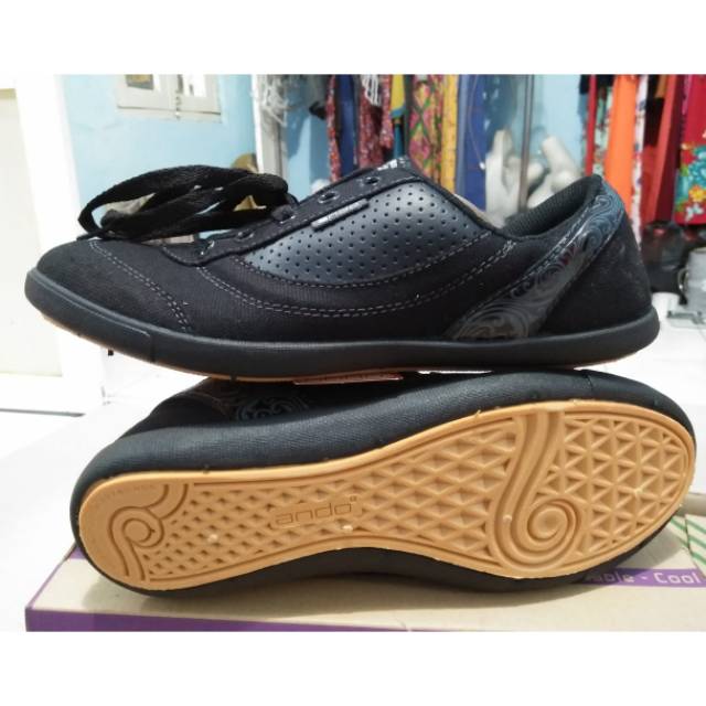 Sepatu Wanita  SANDRA All Black