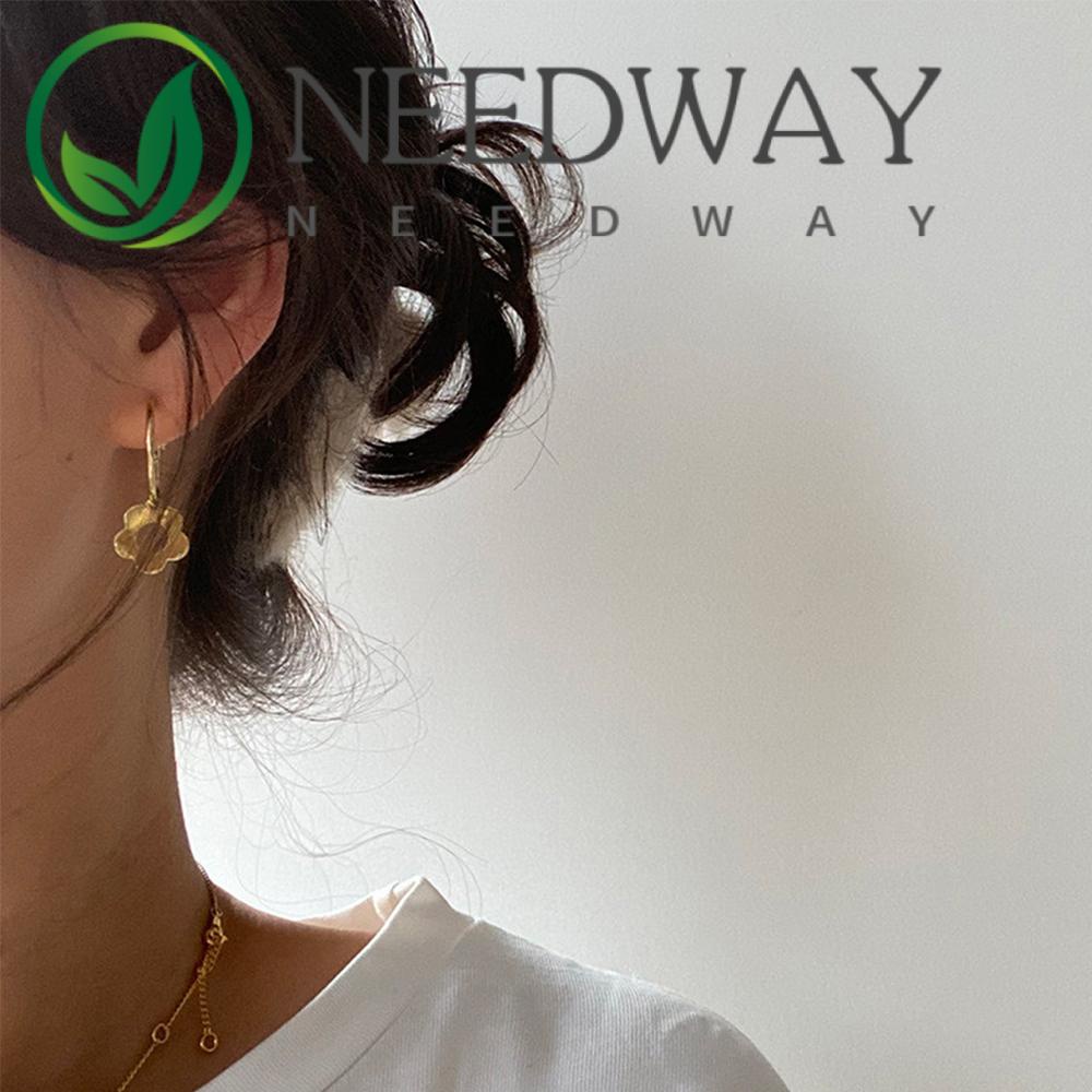 Needway  Sweet Hoop Earrings Vintage Fashion Jewelry Flower Earrings Women Hollow Gifts Smple Girls Romantic Copper