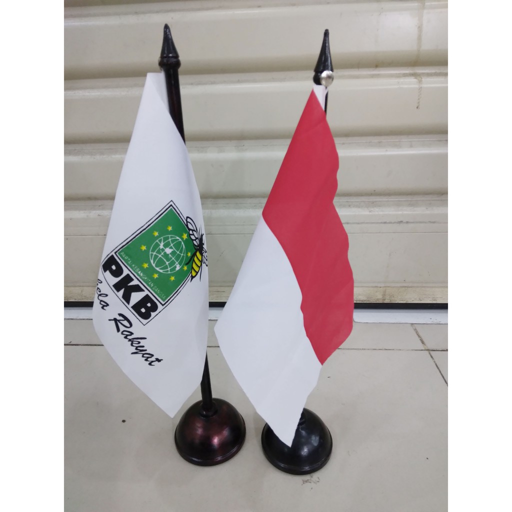 

bendera meja merah putih dan PKB baru