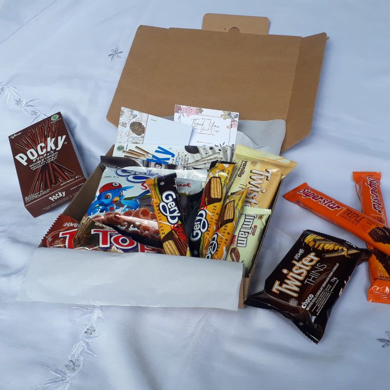 

Snack box/ Hampers Snack /giftbox / snackbox/ Kado/ HADIAH ULANG TAHUN / KADO WISUDA/ KADO ULANG TAHUN