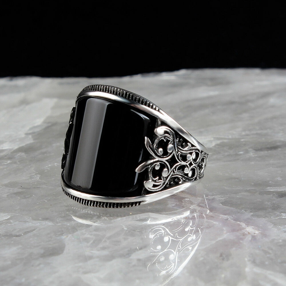 Cincin Model Melengkung Bahan Stainless Steel Warna Hitam Gaya Vintage Punk