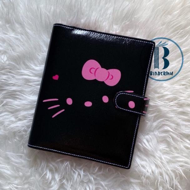 

Bindermu READY Binder Motif Hello Kitty Black Printing Kulit Multiring 20ring A5 26ring B5 FnB |Obral@murah