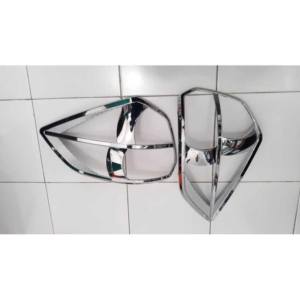 Garnish Belakang Tail Lamp List Lampu Belakang Ertiga Lama Chrome