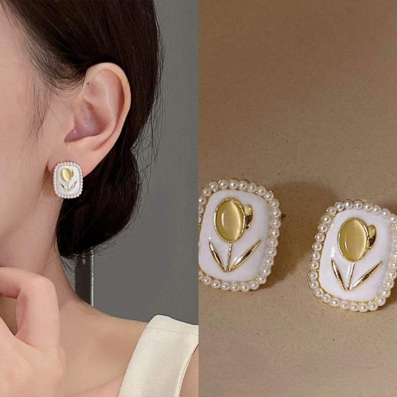 Anting Stud Desain Bunga Tulip Aksen Mutiara Untuk Wanita