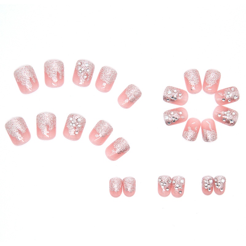 24pcs / Kotak Kuku Palsu Pendek Warna Silver Aksen Glitter Berlian Imitasi Untuk Dekorasi Nail Art