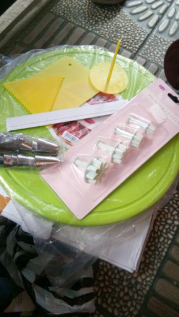 Paket Hemat Alat Dekorasi Kue Set Meja Putar Scraper Gerigi Polos Pisau Roti