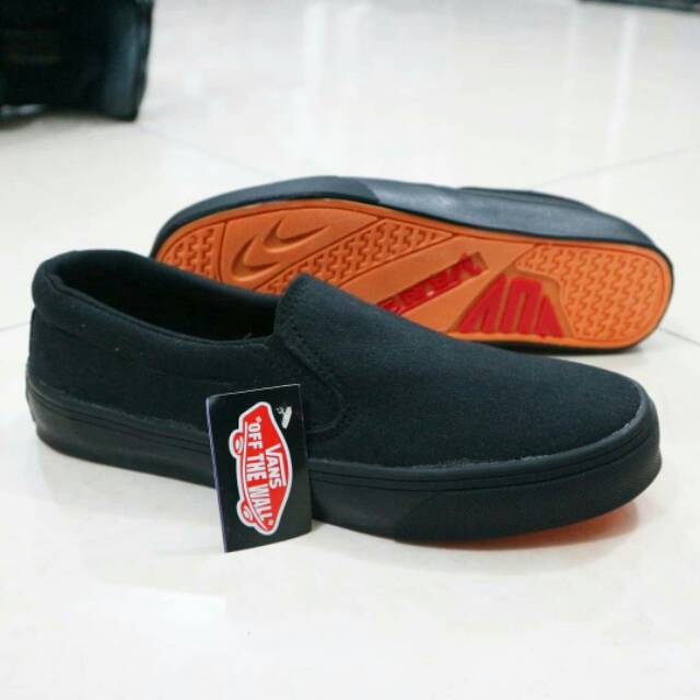 SEPATU SLIP ON PRIA BISA COD KASUAL SOL KARET WARNA HITAM POLOS FULL BLACK