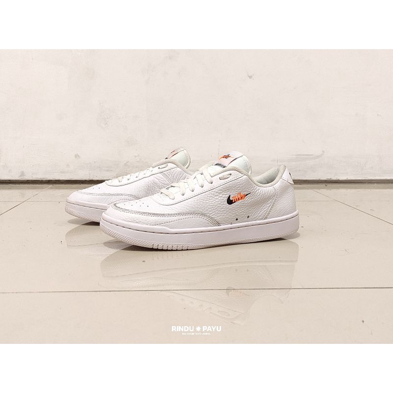 NIKE COURT VINTAGE PREMIUM