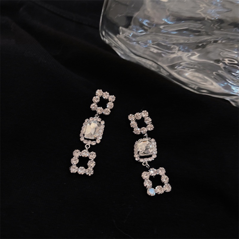 Anting Tusuk Gantung temperament Bahan Sterling silver 925 Desain Persegi Hias Berlian Untuk Wanita