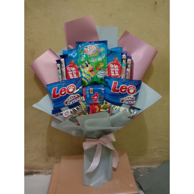 

Bouquet/buket/baket snack buat hadiah wisuda/ulangtahun/sempro