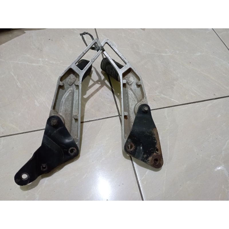 FOOT STEP BELAKANG SUPRA X LAMA SUPRA FIT ASSY  LAMA KEV