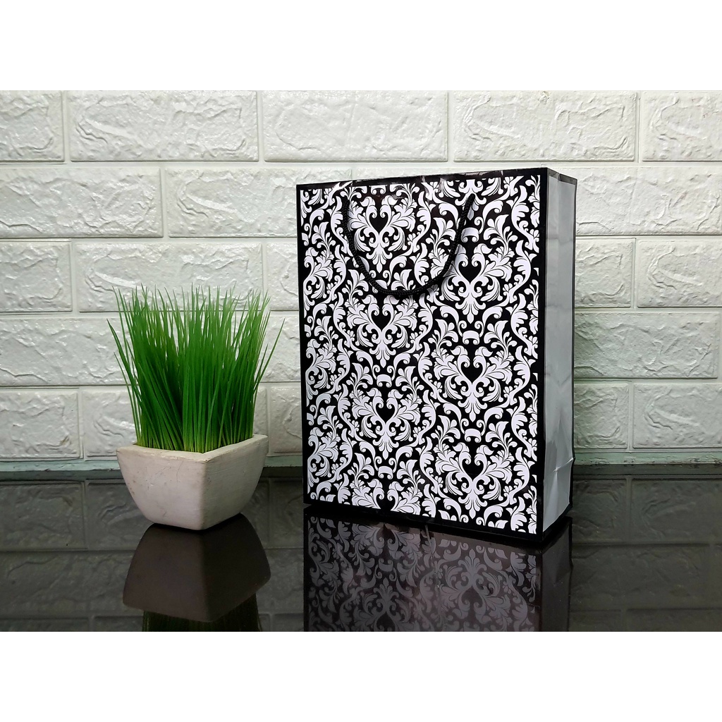 

Paperbag Motif Batik Uk. 22 x 28 x 9 cm